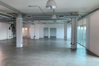 23. Suite 305
